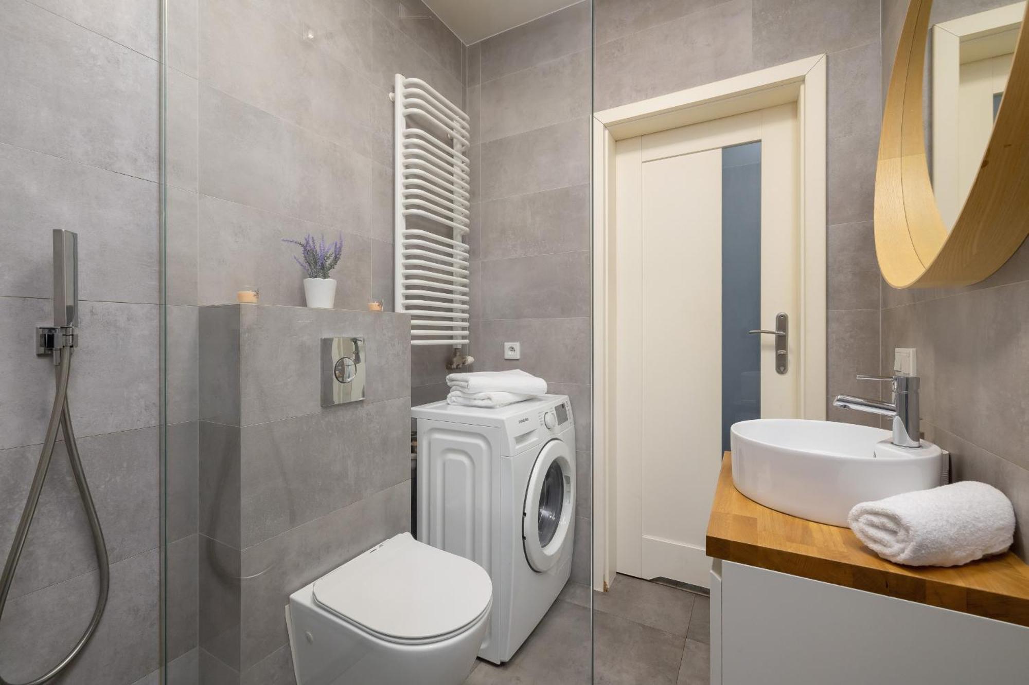 Dietla Apartament Z Klimatyzacja I Balkonem W Centrum Krakowa By Renters Krakau